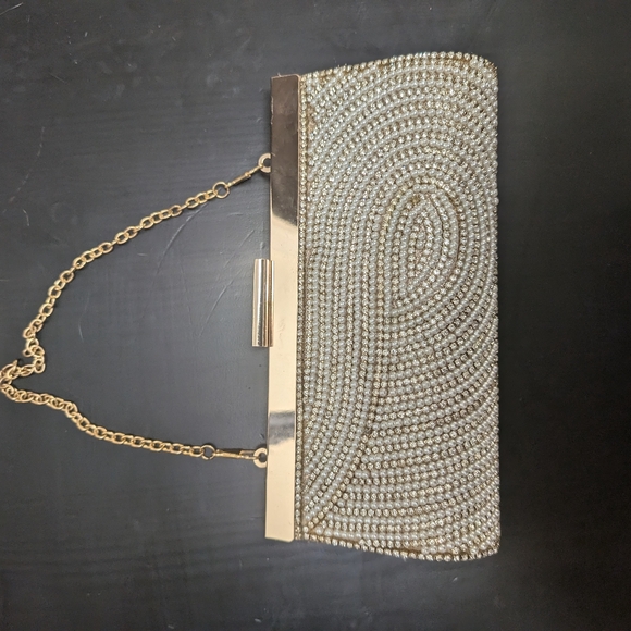 Beaded clutch - Picture 1 of 3